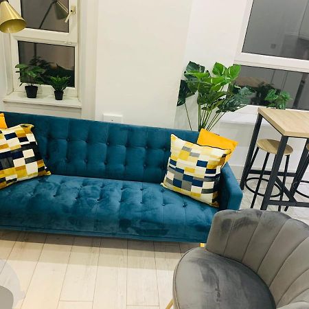 Cheerful 2 Bedroom Homely Apartment, Sleeps 6 Guest Comfy, 3X Double Bed, Parking, Free Wifi, Suitable For Business, Leisure Guest,Glasgow, Glasgow West End, Near City Centre Ngoại thất bức ảnh