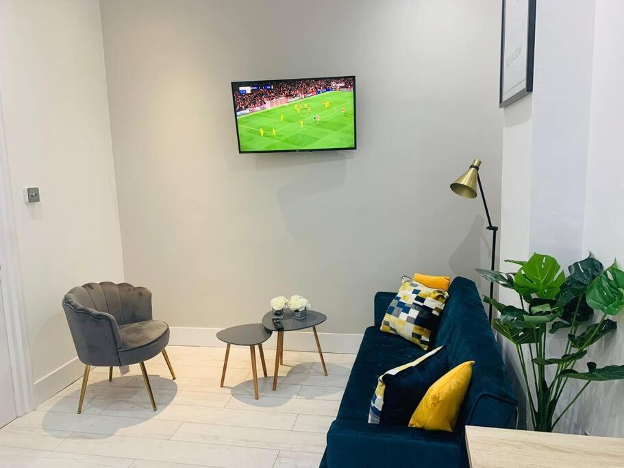 Cheerful 2 Bedroom Homely Apartment, Sleeps 6 Guest Comfy, 3X Double Bed, Parking, Free Wifi, Suitable For Business, Leisure Guest,Glasgow, Glasgow West End, Near City Centre Ngoại thất bức ảnh