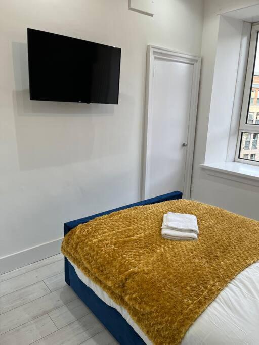 Cheerful 2 Bedroom Homely Apartment, Sleeps 6 Guest Comfy, 3X Double Bed, Parking, Free Wifi, Suitable For Business, Leisure Guest,Glasgow, Glasgow West End, Near City Centre Ngoại thất bức ảnh