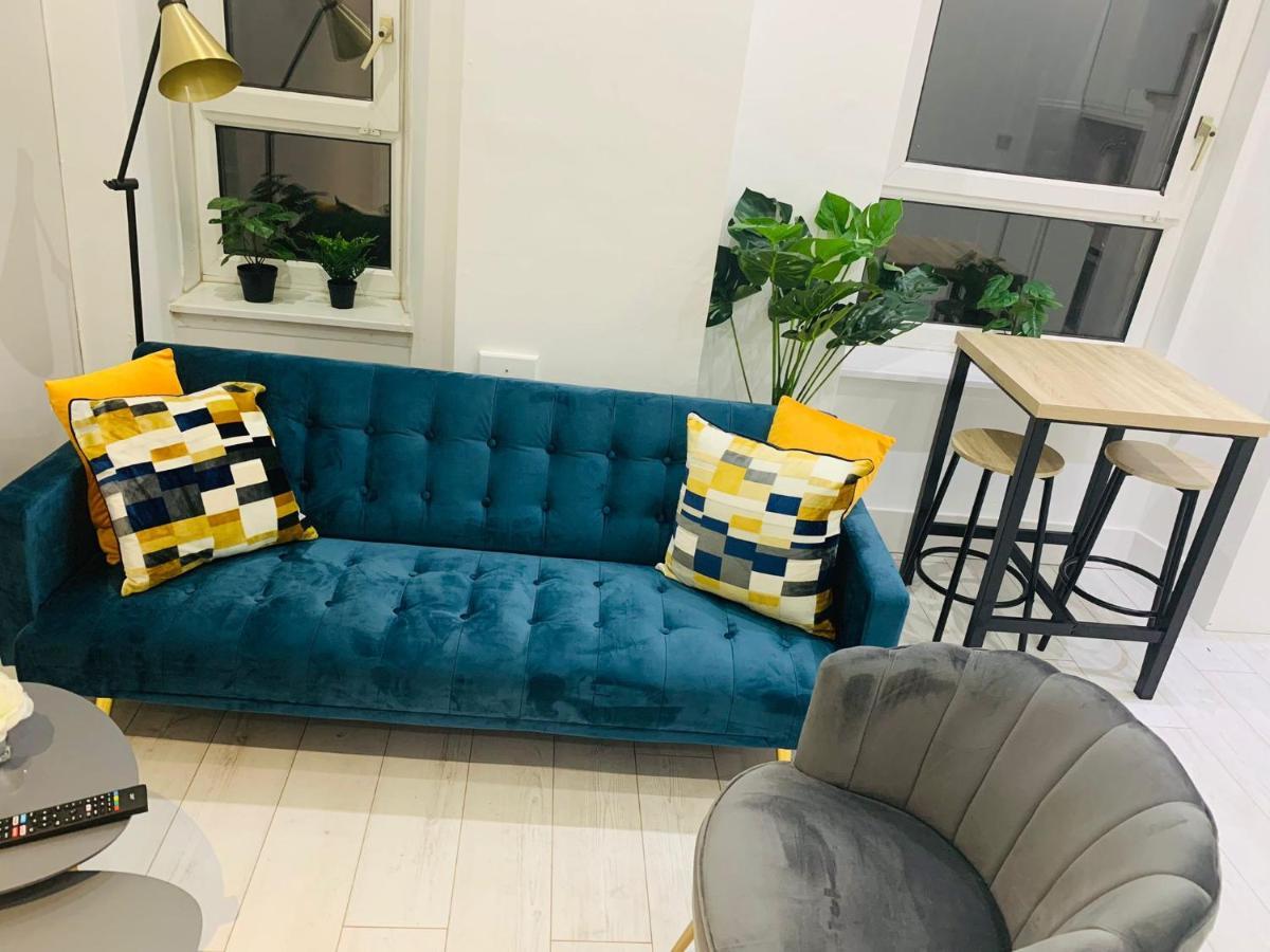 Cheerful 2 Bedroom Homely Apartment, Sleeps 6 Guest Comfy, 3X Double Bed, Parking, Free Wifi, Suitable For Business, Leisure Guest,Glasgow, Glasgow West End, Near City Centre Ngoại thất bức ảnh