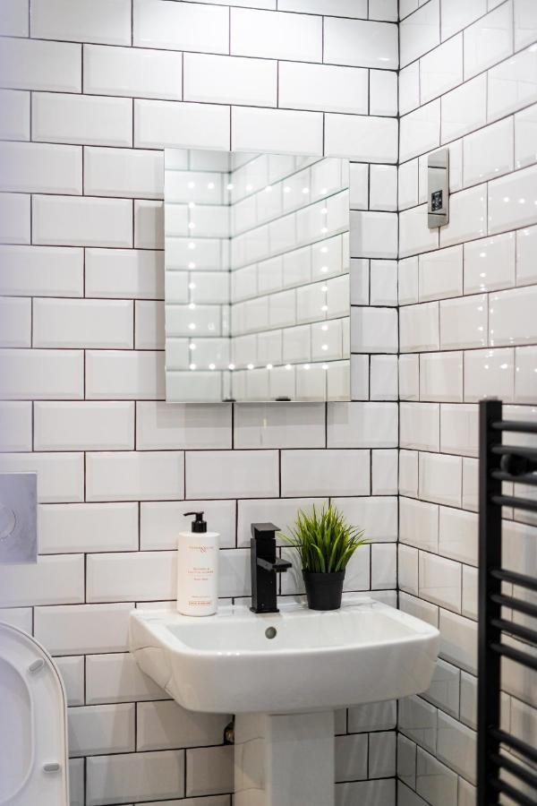 Cheerful 2 Bedroom Homely Apartment, Sleeps 6 Guest Comfy, 3X Double Bed, Parking, Free Wifi, Suitable For Business, Leisure Guest,Glasgow, Glasgow West End, Near City Centre Ngoại thất bức ảnh