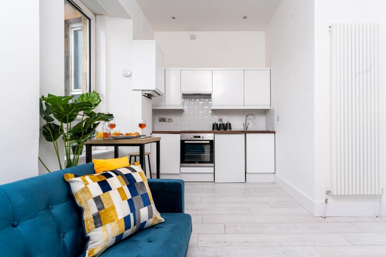 Cheerful 2 Bedroom Homely Apartment, Sleeps 6 Guest Comfy, 3X Double Bed, Parking, Free Wifi, Suitable For Business, Leisure Guest,Glasgow, Glasgow West End, Near City Centre Ngoại thất bức ảnh
