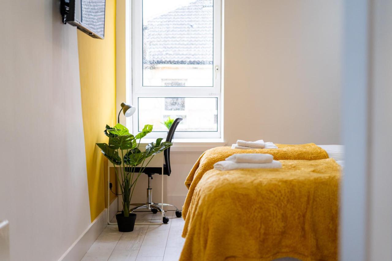 Cheerful 2 Bedroom Homely Apartment, Sleeps 6 Guest Comfy, 3X Double Bed, Parking, Free Wifi, Suitable For Business, Leisure Guest,Glasgow, Glasgow West End, Near City Centre Ngoại thất bức ảnh